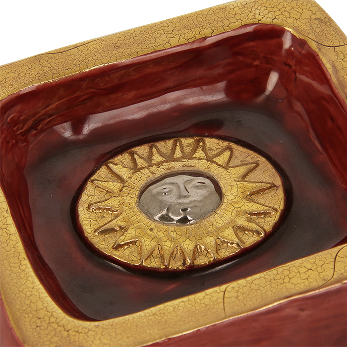 Mithé Espelt, "Seal" jewelry tray, in embossed and glazed earthenware, crackled gold, des années 1960 - Detail D2