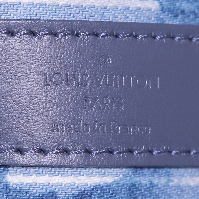 Louis Vuitton Keepall Editions Limitées travel bag in blue and white logo canvas and blue leather - Detail D4