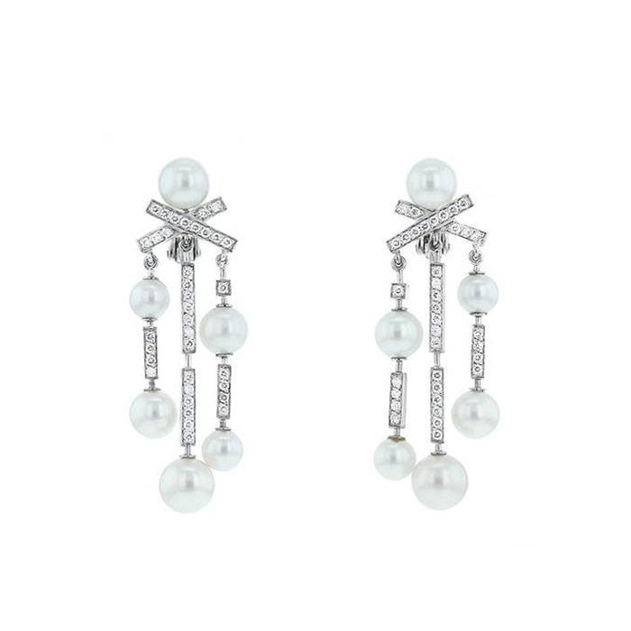 Paire de clips d'oreilles Chanel Baroque grand modèle en or blanc,  diamants et perles - 00pp