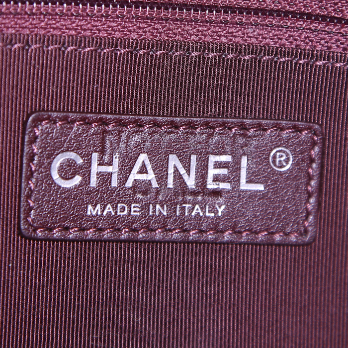 Chanel Camera shoulder bag in black quilted leather - Detail D3