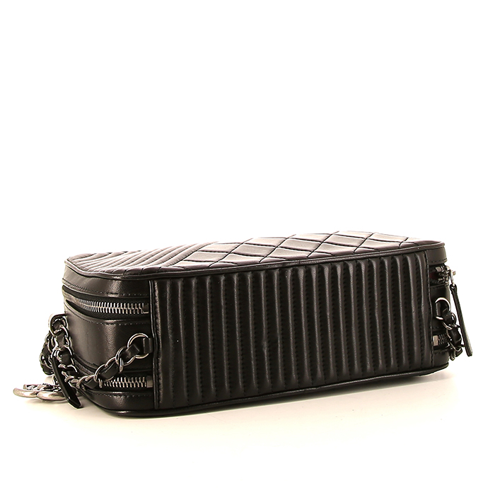 Chanel Camera shoulder bag in black quilted leather - Detail D4
