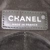 Chanel Editions Limitées shoulder bag in green suede - Detail D3 thumbnail