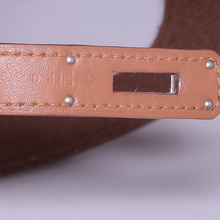 Sac bandoulière Hermès Berline en cuir Swift gold - Detail D4