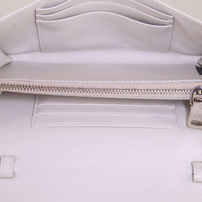 Pochette Prada in pelle saffiano bianco sporco con strass - Detail D2