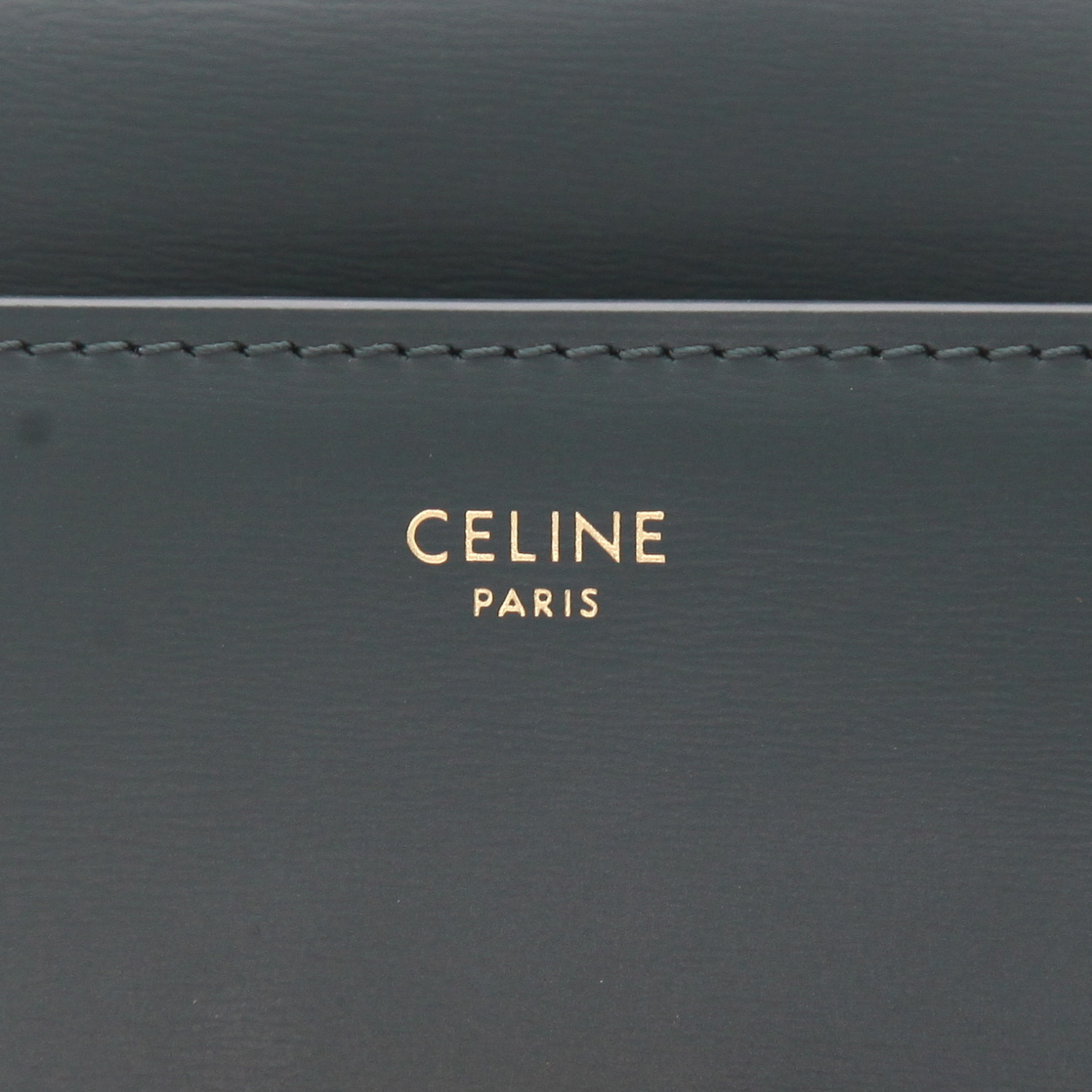 Celine Classic Box Teen shoulder bag in green box leather - Detail D2
