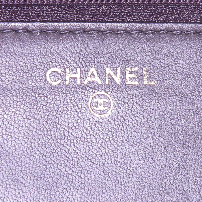 Bolso bandolera Chanel Wallet on Chain en cuero acolchado morado - Detail D4