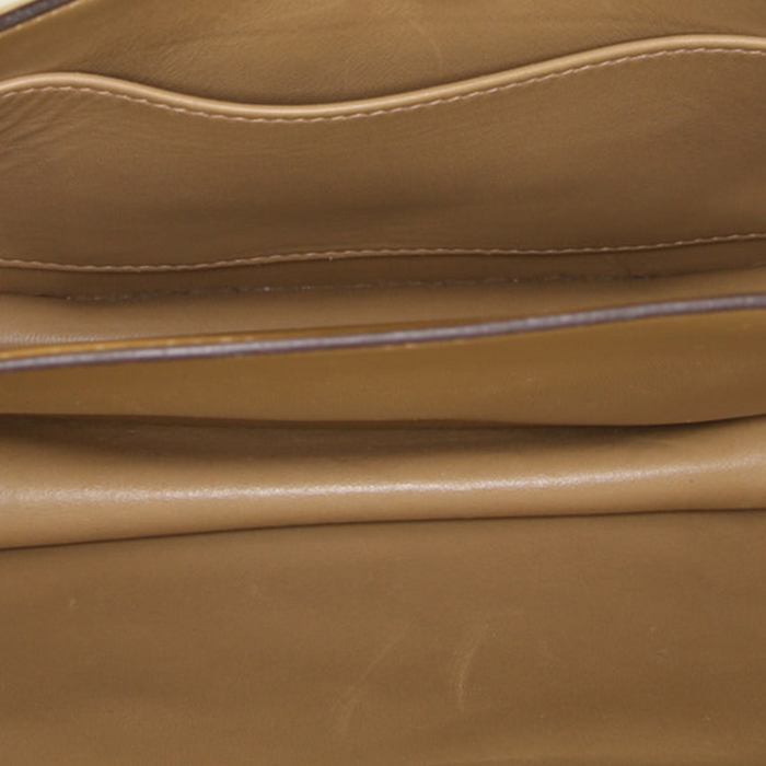 Bolso para llevar al hombro Hermes Constance en cuero box beige - Detail D3