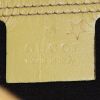 Sac à main Gucci Boston en toile monogram blanche et cuir jaune - Detail D3 thumbnail