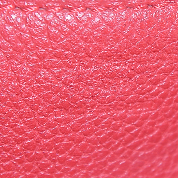 Bolso bandolera Louis Vuitton Pallas en lona Monogram marrón y cuero rojo - Detail D4