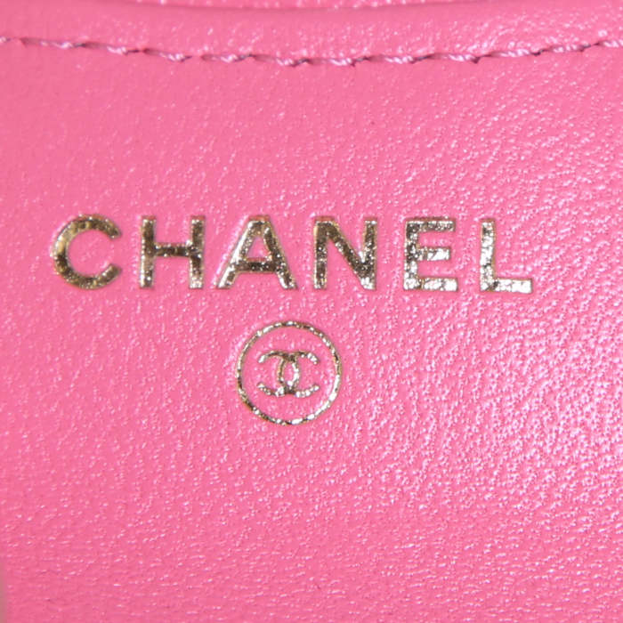 Étui Chanel Étui Airpods en cuir matelassé rose - Detail D3