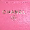 Chanel Étui Airpods holder in pink quilted leather - Detail D3 thumbnail