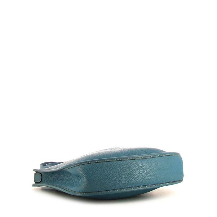 Sac bandoulière Hermes Evelyne petit modèle en cuir taurillon clémence bleu-jean - Detail D4