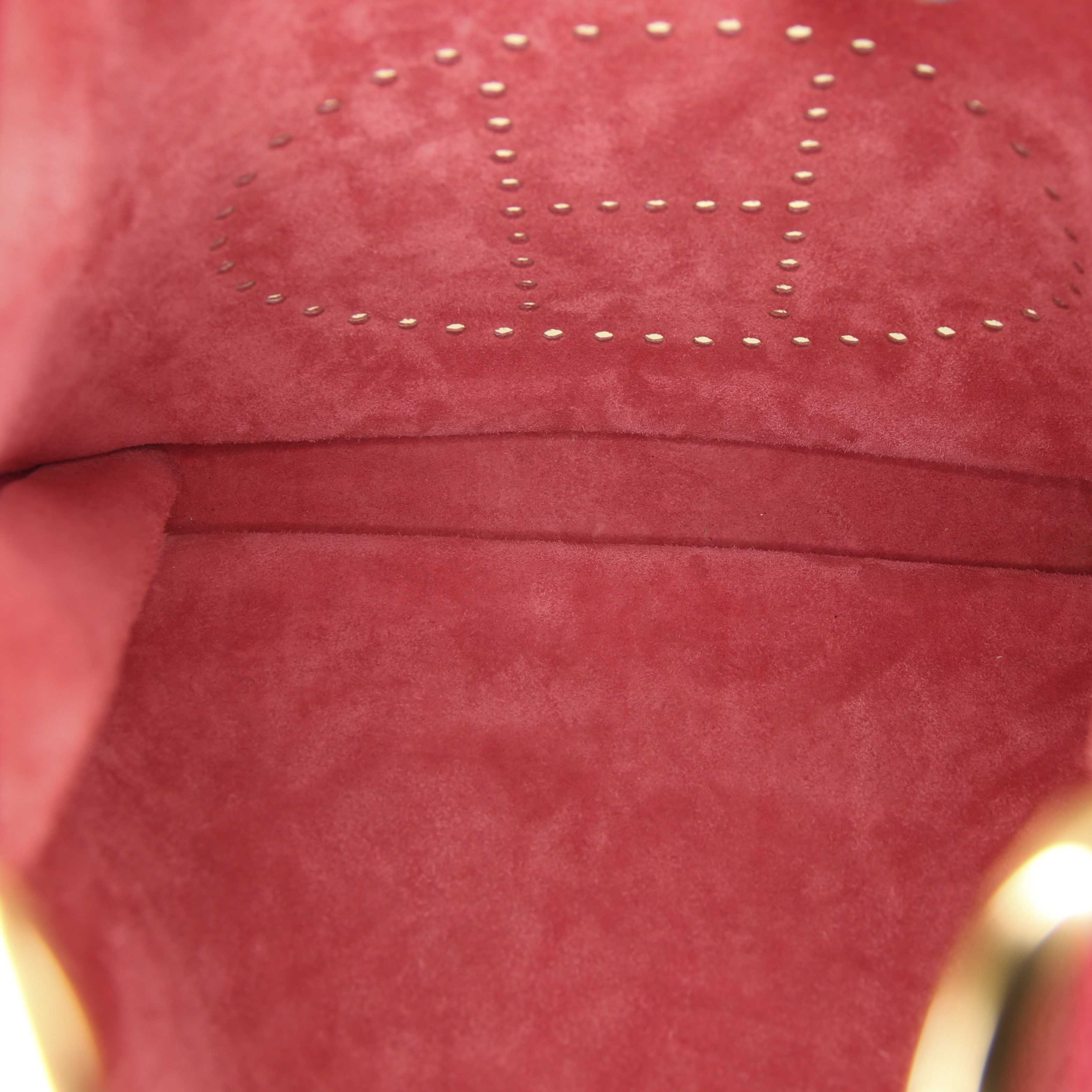 Sac bandoulière Hermes Evelyne moyen en cuir grainé rouge - Detail D2
