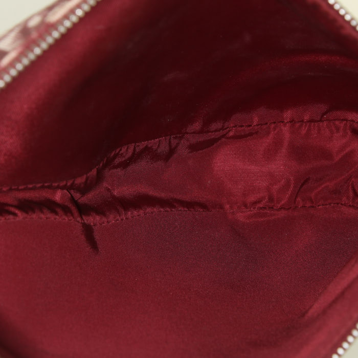 Bolsito de mano Dior Pochette Saddle en lona Monogram color burdeos y cuero blanco - Detail D2