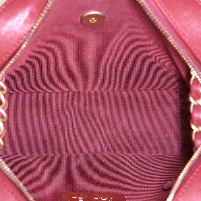 Chanel Camera handbag in red quilted leather - Detail D3