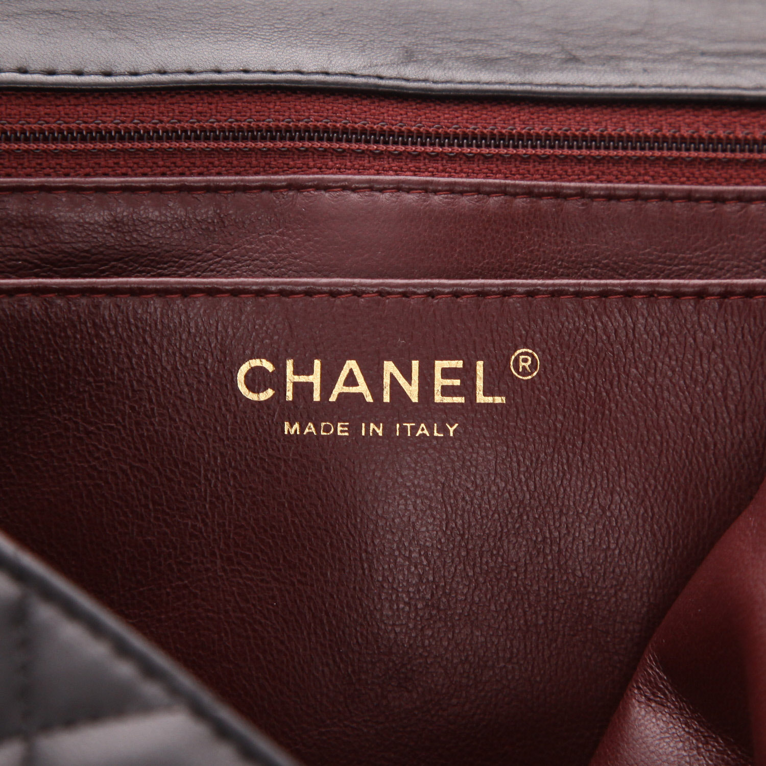 Chanel  Timeless Jumbo handbag  in black quilted leather - Detail D2