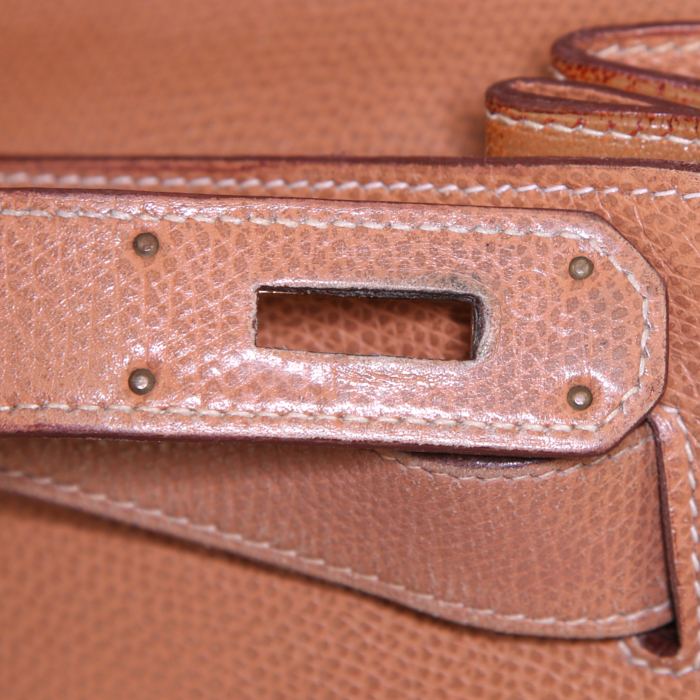 Sac à main Hermes Kelly 40 cm en cuir Courchevel gold - Detail D5