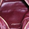 Bolsito-cinturón Chanel Vintage en cuero acolchado color burdeos - Detail D2 thumbnail