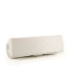 Bolso de mano Chanel Timeless Maxi Jumbo en cuero granulado acolchado blanco - Detail D5 thumbnail