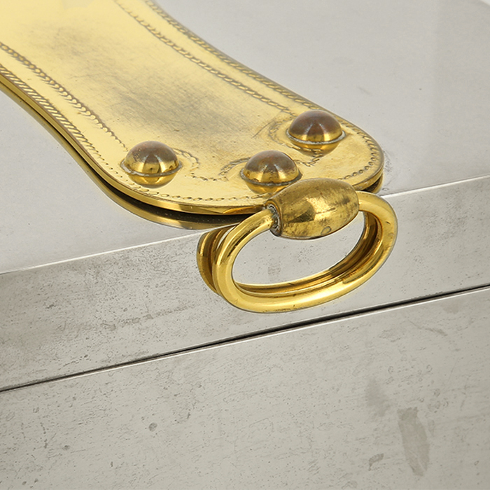 Hermès, coffret à cigares, en métal argenté et doré, signé, des années 1980 - Detail D2