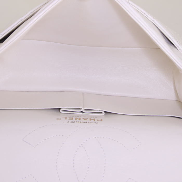 Sac à main Chanel 2.55 en cuir matelassé blanc - Detail D3