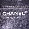 Chanel Timeless jumbo shoulder bag in black patent quilted leather - Detail D4 thumbnail