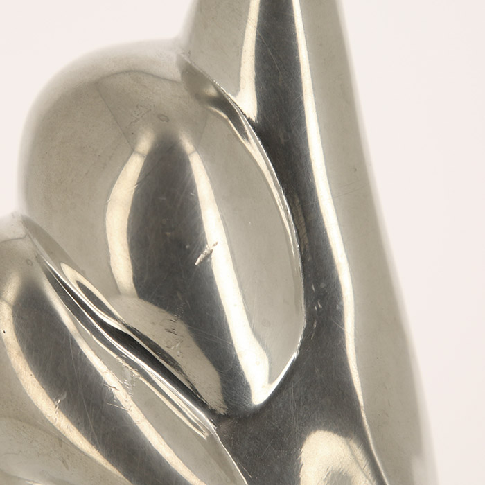 Man Ray, small "Herma" sculpture, in polished silver metal on a wood base, Artcurial edition, signed and numbered, model designed in 1975 - Detail D4