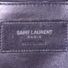 Bolso bandolera Saint Laurent College pequeño en cuero acolchado con motivos de espigas negro - Detail D4 thumbnail