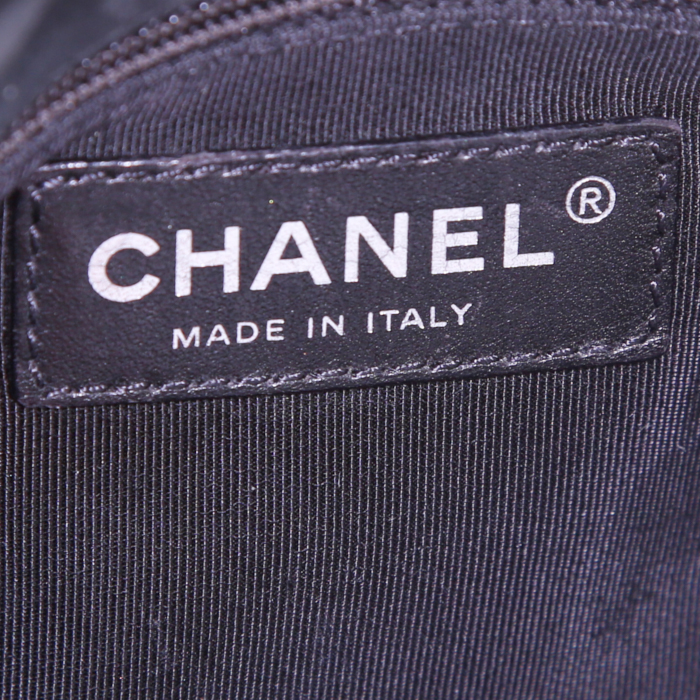 Borsa a tracolla Chanel Timeless in pelle iridescente nera - Detail D4