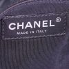 Chanel Timeless shoulder bag in black glittering leather - Detail D4 thumbnail