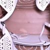 Shopping bag Alaia in pelle bianca con motivo forato - Detail D2 thumbnail