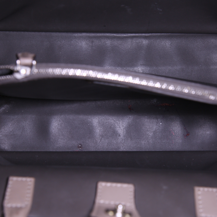 Sac à main Fendi 2 Jours en cuir taupe - Detail D3