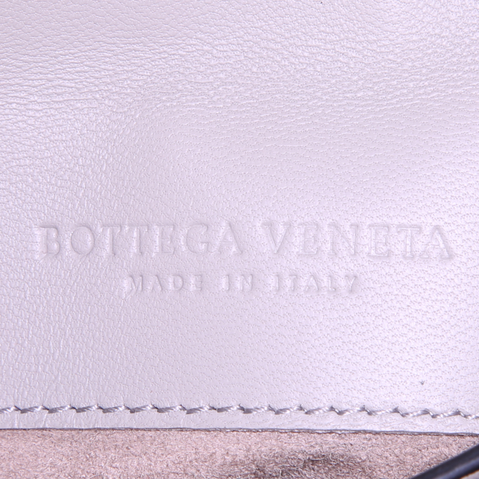 Bottega Veneta shoulder bag in taupe and beige leather - Detail D4