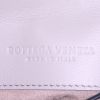 Borsa a tracolla Bottega Veneta in pelle color talpa e beige - Detail D4 thumbnail
