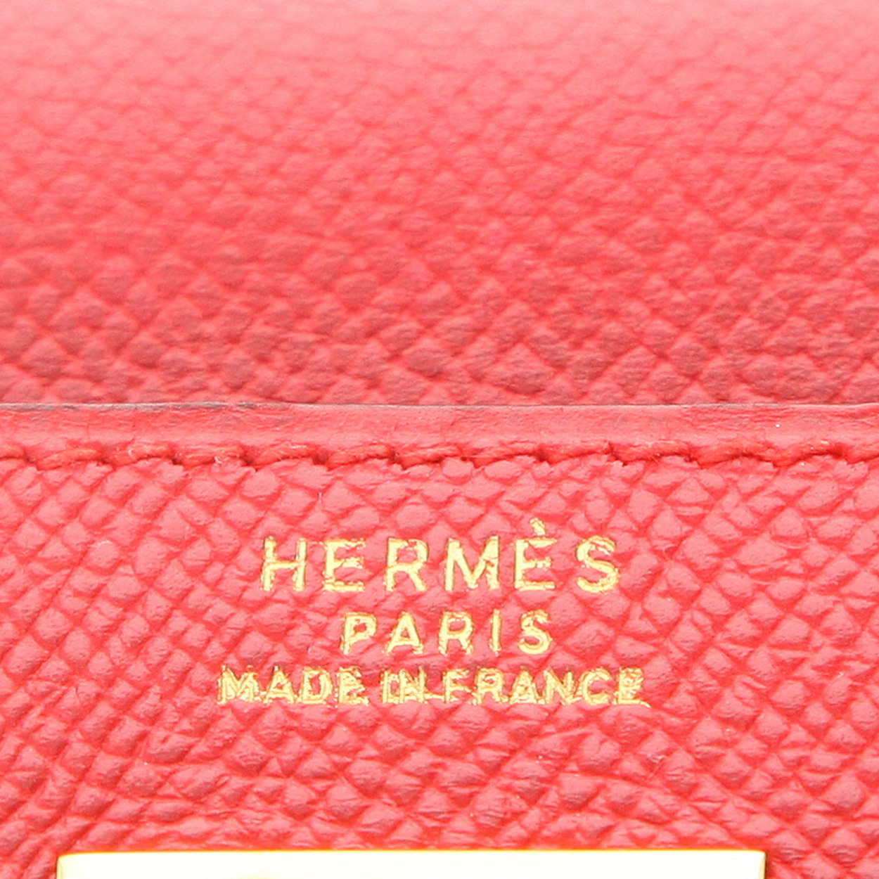 Hermes Kelly 32 cm handbag in red Courchevel leather - Detail D2