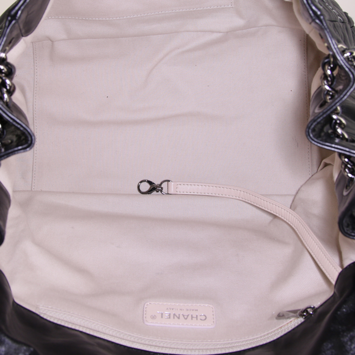 Sac bandoulière Chanel Soft CC en cuir matelassé noir - Detail D3