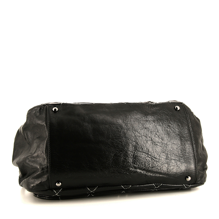 Sac bandoulière Chanel Soft CC en cuir matelassé noir - Detail D5
