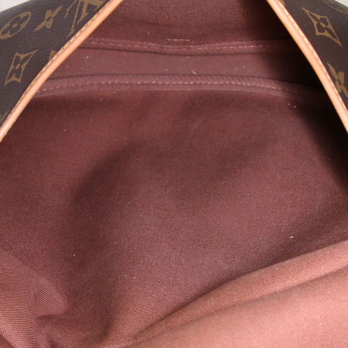 Borsa a tracolla Louis Vuitton Saumur modello piccolo in tela monogram cerata marrone e pelle naturale - Detail D2