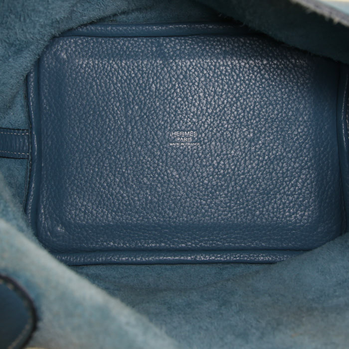 Bolso de mano Hermes Picotin 22 cm en cuero togo azul - Detail D2