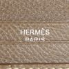 Billetera Hermès Béarn en cuero epsom amarillo y marrón etoupe - Detail D3 thumbnail