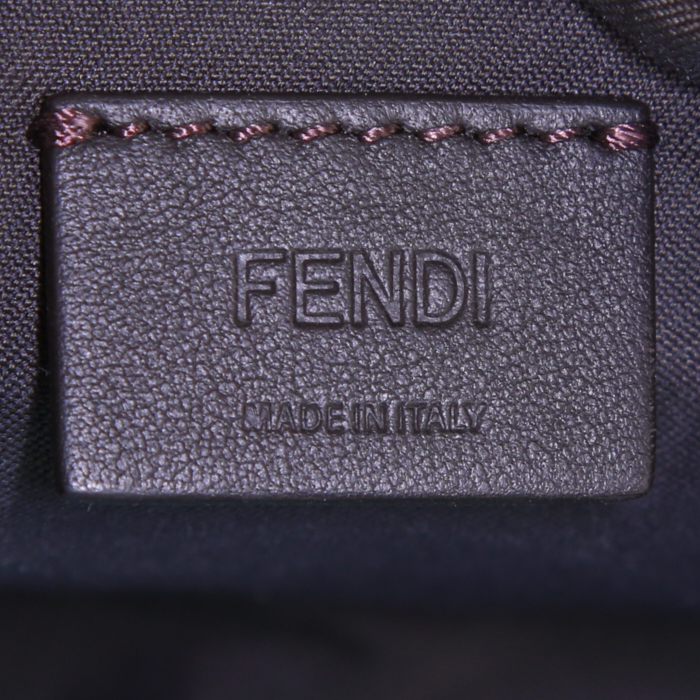 Sac à main Fendi Baguette en cuir monogram bleu - Detail D4