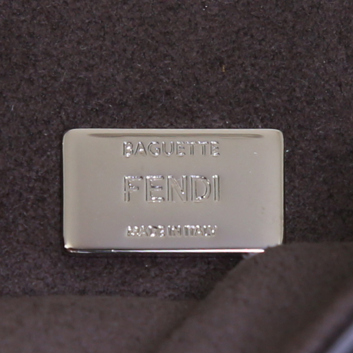 Sac bandoulière Fendi Mini Baguette en cuir mauve - Detail D4