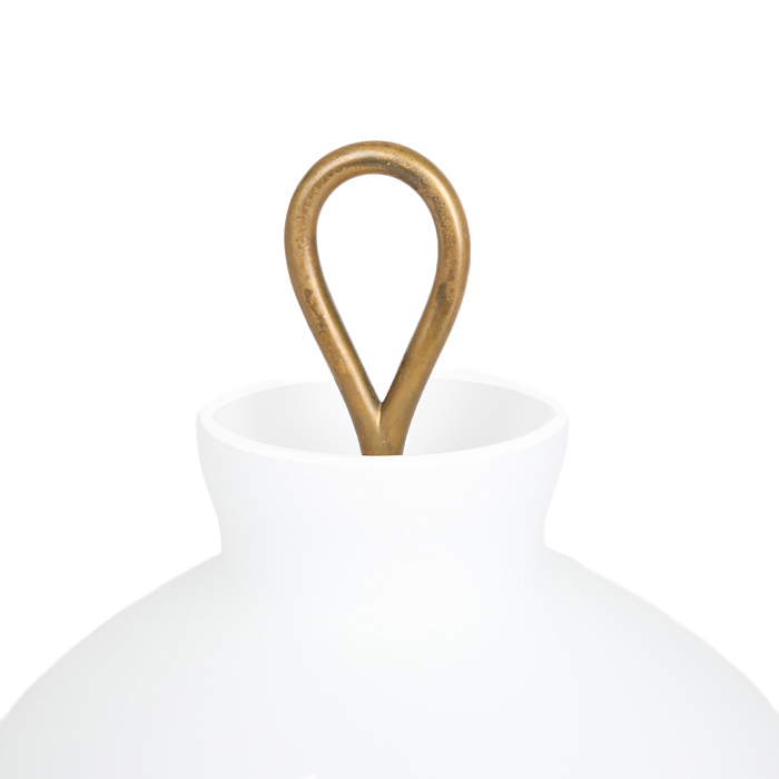 Ignazio Gardella, paire de lampes "Arenzano", petit modèle, en laiton et verre opalin satiné, édition Azucena, modèle créé en 1956
