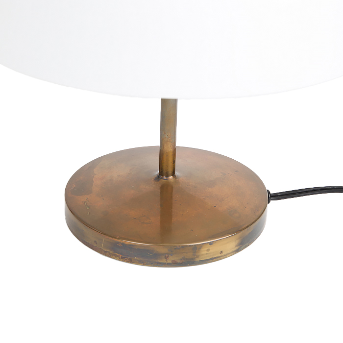 Ignazio Gardella, a pair of "Arenzano" lamps, small version, in brass and opal glass, Azucena edition, model designed in 1956 - Detail D3