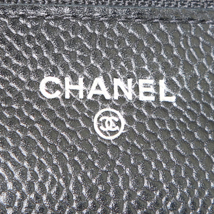 Chanel Wallet on Chain shoulder bag in black quilted grained leather - Detail D3