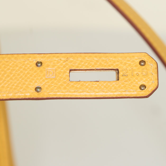 Borsa Hermes Kelly 32 cm in pelle Courchevel gialla - Detail D5