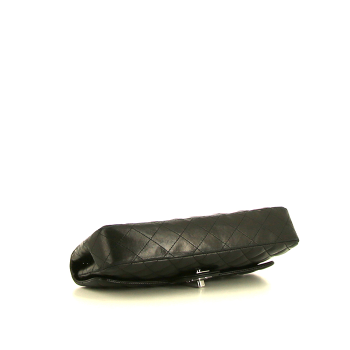 Chanel East West bag worn on the shoulder or carried in the hand in black quilted leather - Detail D4
