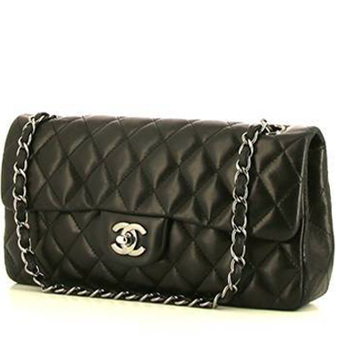 Bolso para llevar al hombro o en la mano Chanel East West en cuero acolchado negro