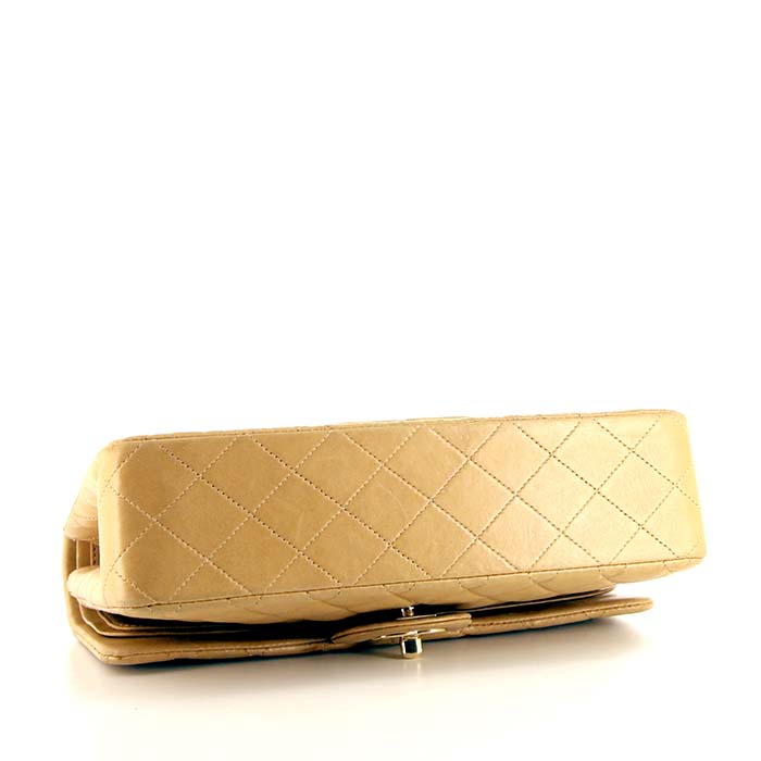 Bolso de mano Chanel Timeless en cuero acolchado beige - Detail D5