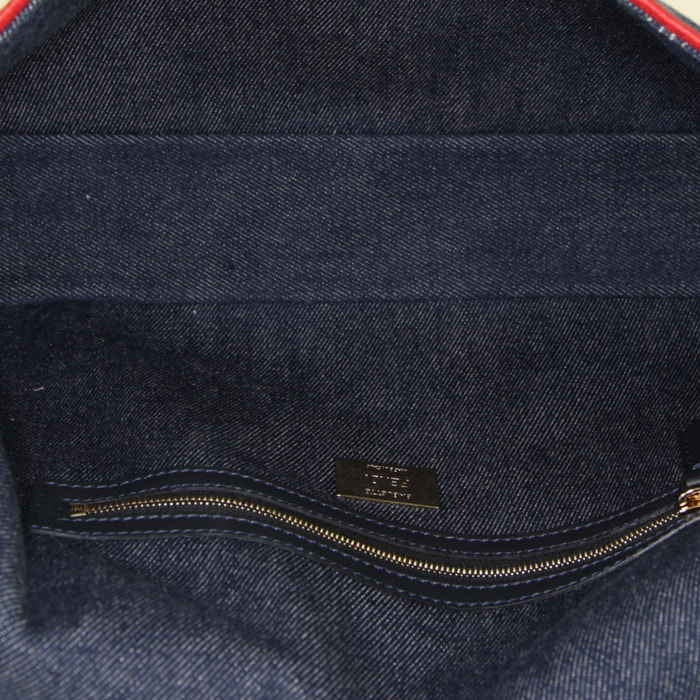 Borsa a tracolla Fendi Baguette in tela denim blu e profili rossi - Detail D3